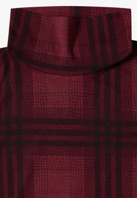 Roter karierter Strickpullover mit Rollkragen