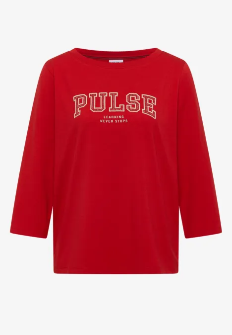 Rotes Langarmshirt mit dem weißen Aufdruck 'PULSE' auf der Vorderseite.