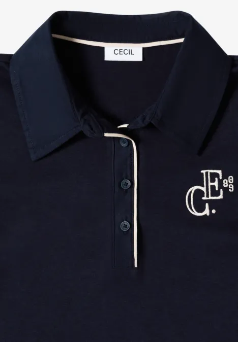 Dunkelblaues Poloshirt mit weißer Knopfleiste und CECIL-Logo auf der Brust.