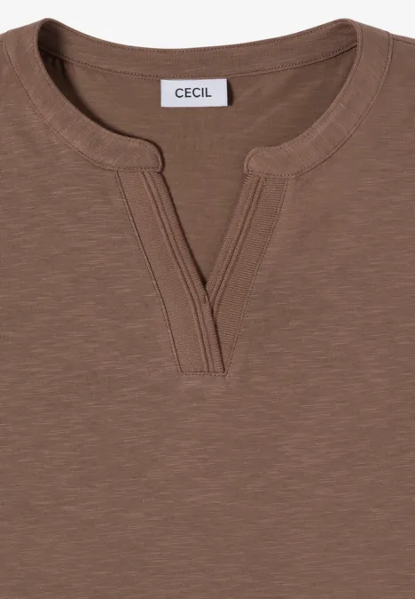 Braunes Damen-Shirt mit geschlitztem Ausschnitt und sichtbar angebrachtem 'CECIL'-Label