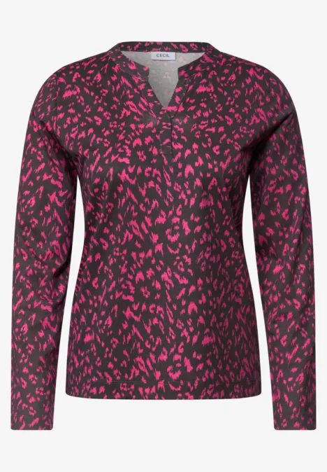 Shirt met split in de hals, in tuniekstijl truffle brown Dames langarmshirt met V-hals en roze luipaardprint op zwarte achtergrond.
