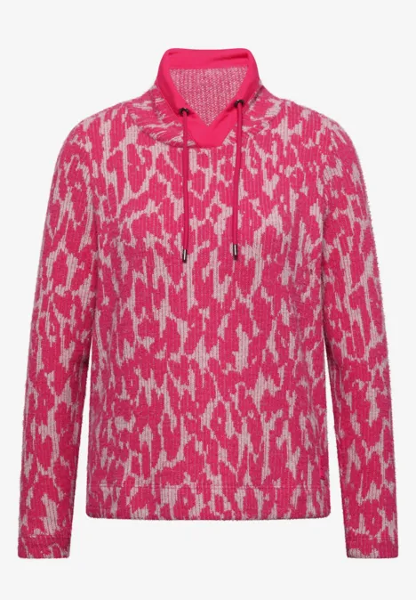 Roze langarmshirt met abstract motief en polokraag.