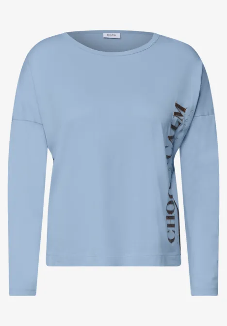 T-shirt manches longues bleu clair avec encolure ronde et inscription latérale