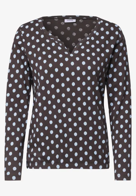 Haut à manches longues marron à pois bleu clair, col en V, pour femme.
