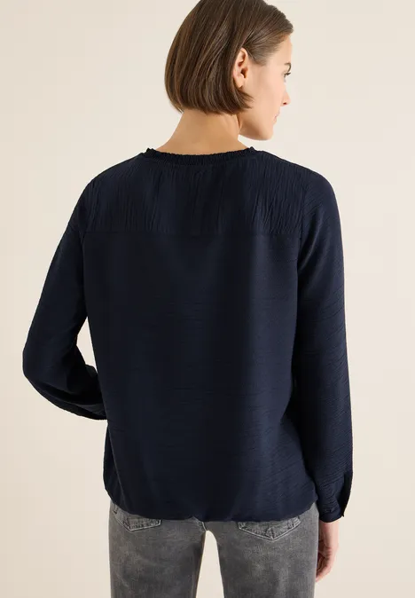 Blouse met gesmockte halslijn universal blue