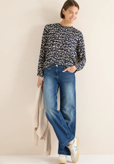 Blouse met gesmockte halslijn universal blue