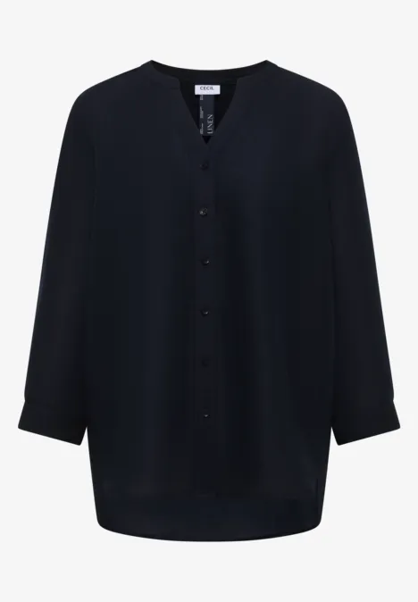 Zwarte, losvallende blouse met V-hals, knoopsluiting, driekwarts mouwen en afgeronde zoom.