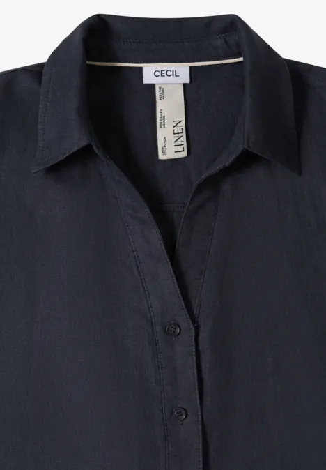 Zwarte overhemdblouse met kraag en knopen.