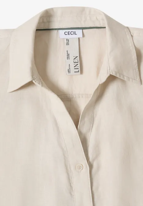 Beige Leinen-Hemd mit Kragen und Knopfleiste, schlicht und leicht.