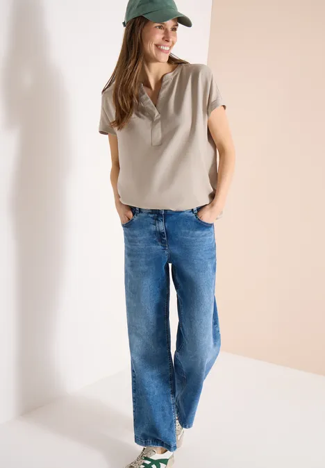 Bluzka koszulowa z krótkim rękawem i dekoltem typu split neck grain beige Bluzka koszulowa z krótkim rękawem i dekoltem typu split neck grain beige