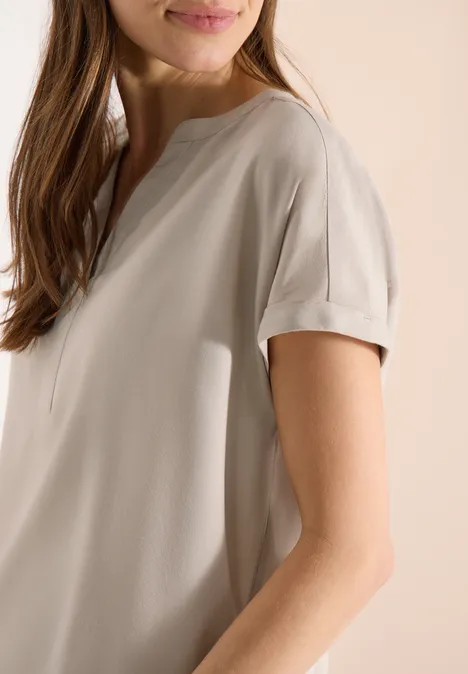 Bluzka koszulowa z krótkim rękawem i dekoltem typu split neck grain beige Bluzka koszulowa z krótkim rękawem i dekoltem typu split neck grain beige