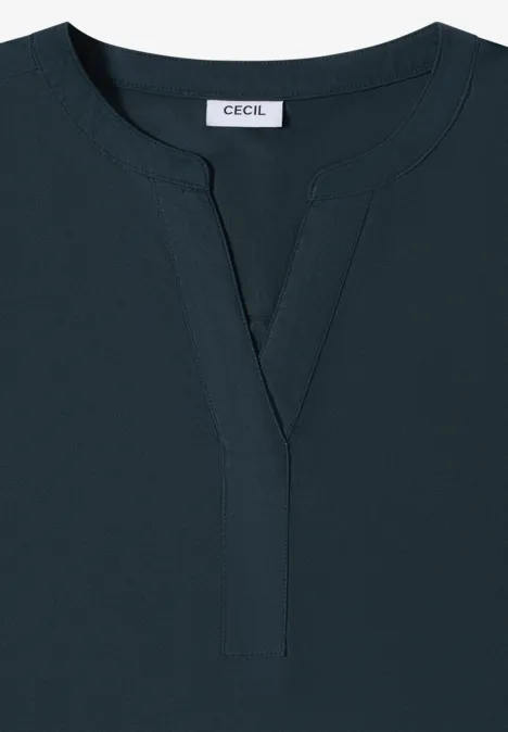 Kurzarm Bluse mit Split Neck deep petrol blue Dunkelblaues, schlichtes Damen-Shirt mit V-Ausschnitt und 'CECIL'-Label im Nacken.