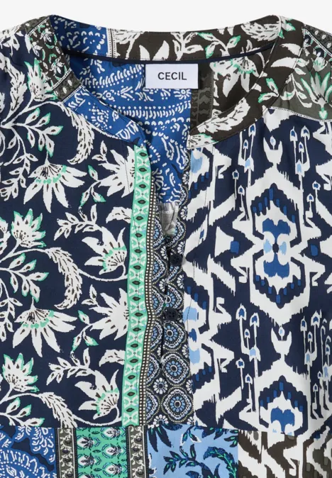Damesblouse met patchworkprint in blauw, groen, wit en zwart