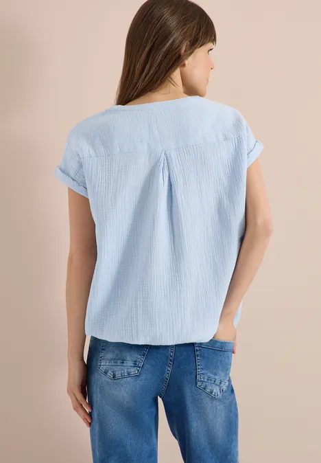 Bluse mit Split Neck aus Musselinstoff light sky blue