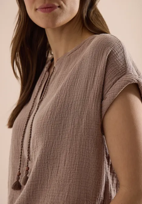 Bluse mit Split Neck aus Musselinstoff urban taupe Bluse mit Split Neck aus Musselinstoff urban taupe