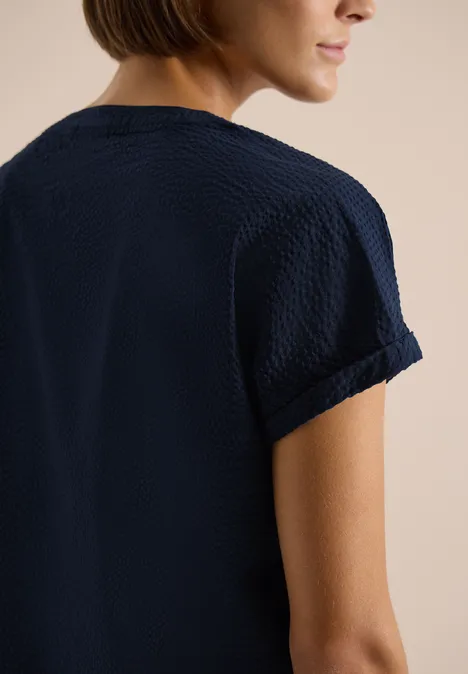 Blouse à épaules tombantes en seersucker universal blue Blouse à épaules tombantes en seersucker universal blue