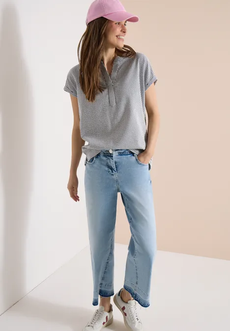 Bluse mit Split Neck in Seersuckerqualität universal blue