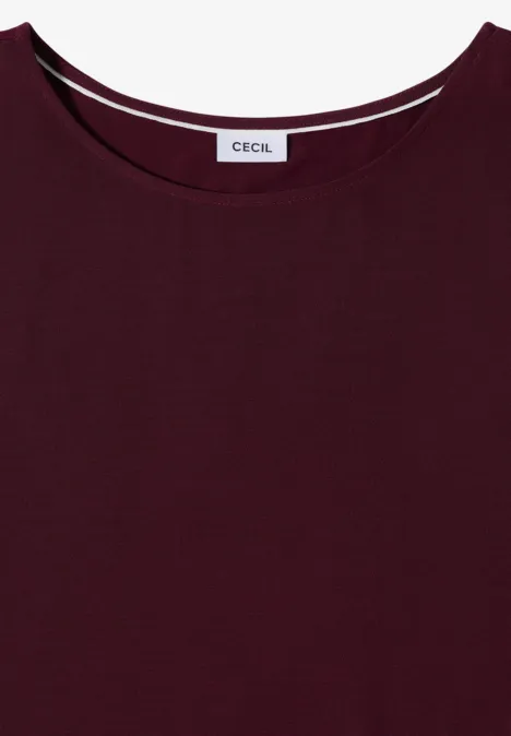 Un t-shirt simple de couleur bordeaux à col rond avec l’étiquette 'CECIL'.