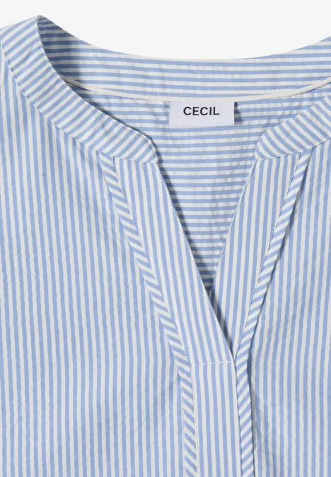Lichtblauw-wit gestreept dames T-shirt met V-hals en 'CECIL' label.