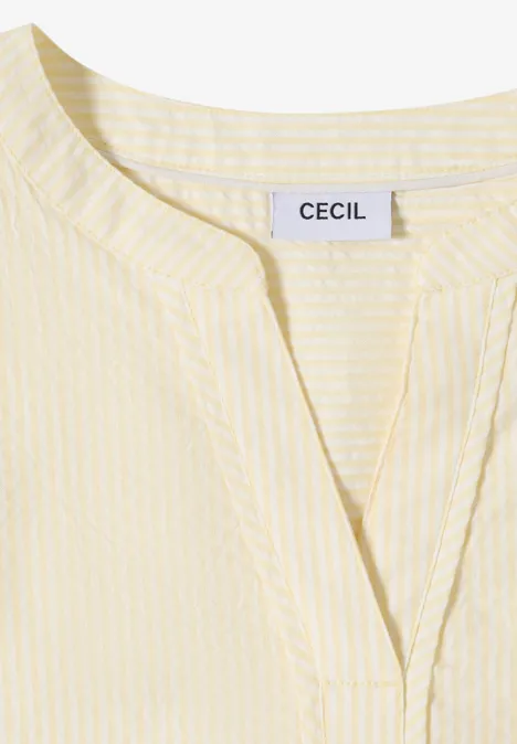 Blouse beige à fines rayures avec encolure en V de CECIL