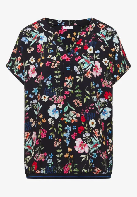 Zwart T-shirt met korte mouwen en kleurrijke bloemenprint.