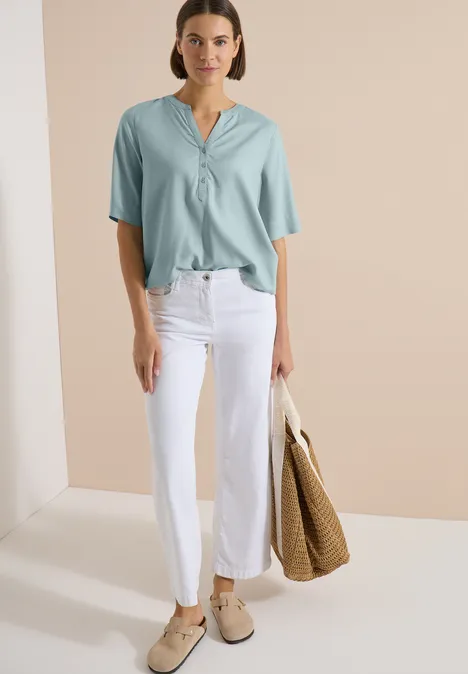 Blouse met korte mouwen en gespleten hals crystal mint Blouse met korte mouwen en gespleten hals crystal mint