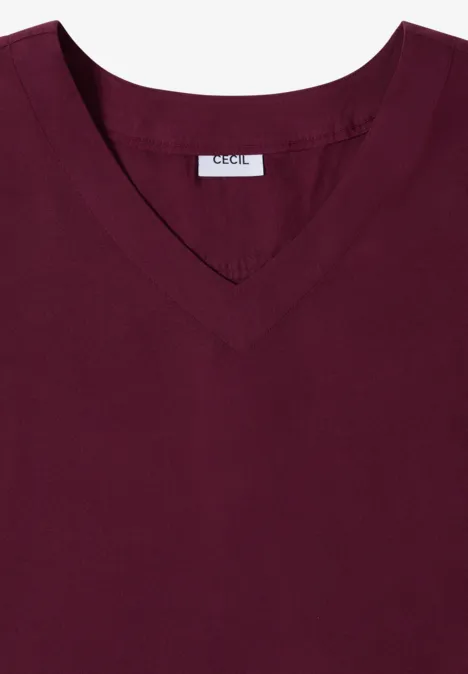 Effen donkerrood V-hals T-shirt met korte mouwen, plat neergelegd.