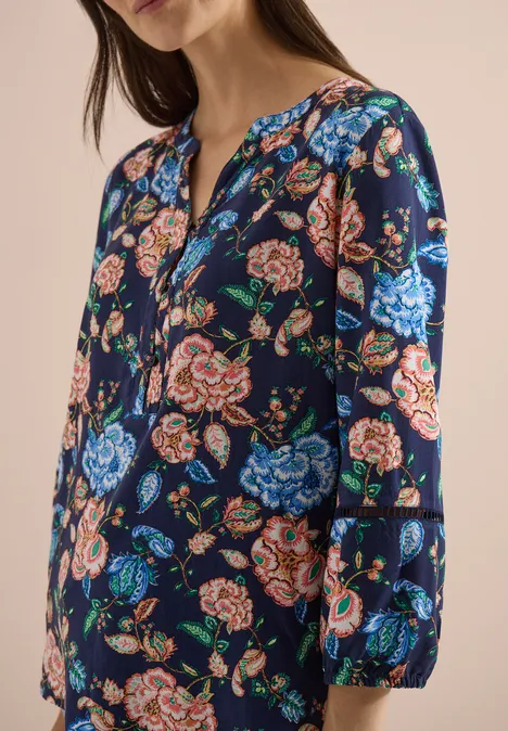 3/4-Arm Tunika mit floralem Muster urban dark blue Damenbluse in Dunkelblau mit buntem Blumenmuster, lange Ärmel und Rundhalsausschnitt mit Knopfdetail