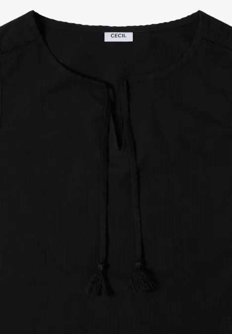 Blusentop mit Split Neck und Bändern Black Schwarze Bluse mit rundem Ausschnitt, Schlitz und dekorativen Bindebändern vorne.