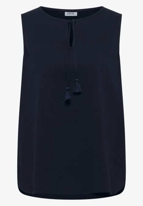 Top sans manches bleu marine avec encolure ronde et fente avant ornée de pompons.