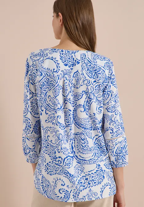 Tuniek met 3/4-mouwen en print vanilla white Weiße Bluse mit blauem Paisley-Muster und 3/4-Ärmeln, von hinten gesehen.