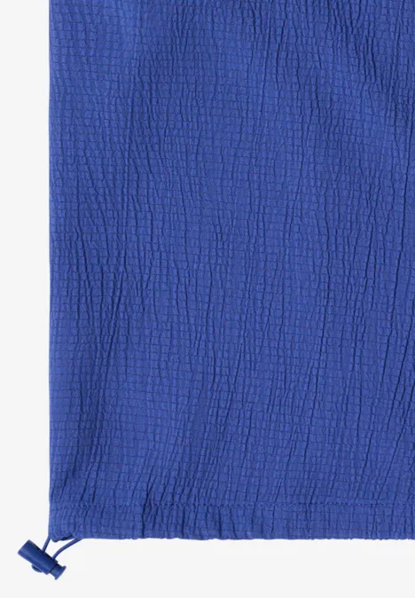 Dropped Shoulder Blusenshirt in Unifarbe deep river blue Blauer texturierter Stoff mit Tunnelzug und Kordelstopper am unteren Rand.