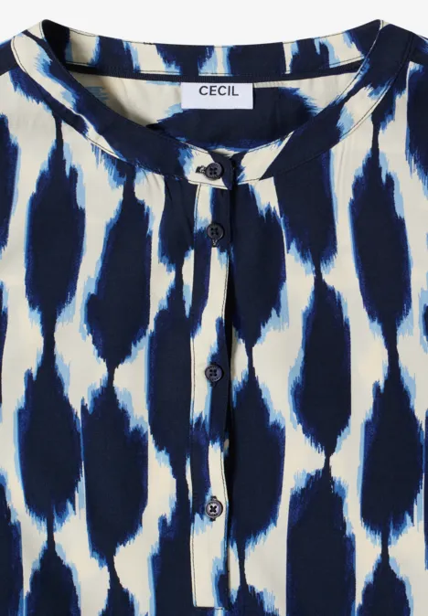 Kurzarm Bluse mit Rundhals und Print urban dark blue Weiß-blau gemusterte Damenbluse mit abstraktem Print und Knopfleiste.