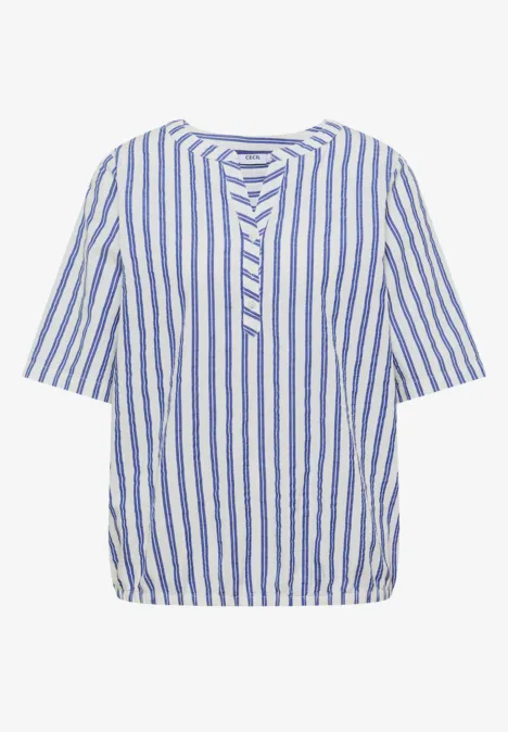 Halbarm Bluse mit Split Neck und Streifen deep river blue Damenbluse mit blauen und weißen vertikalen Streifen, halblangen Ärmeln und Knopfleiste vorne.