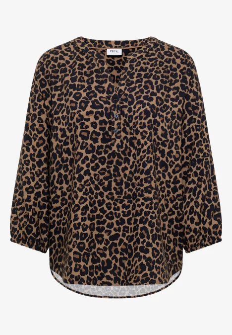 Leoprint-Bluse mit 3/4-Ärmeln, V-Ausschnitt und lockerem Schnitt.