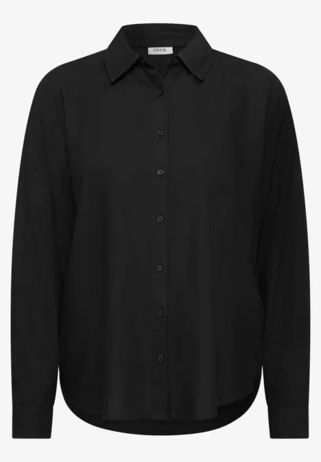 Ein schlichtes, langärmeliges Hemd in Schwarz mit Kragen und Knopfleiste.