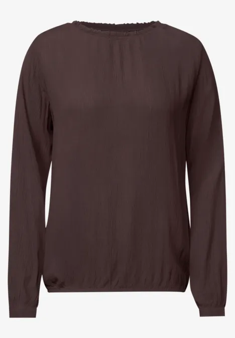 Langarm Bluse mit Rundhals und Smokdetail truffle brown Schlichte braune Bluse mit langen Ärmeln und Rundhalsausschnitt, leicht tailliert.