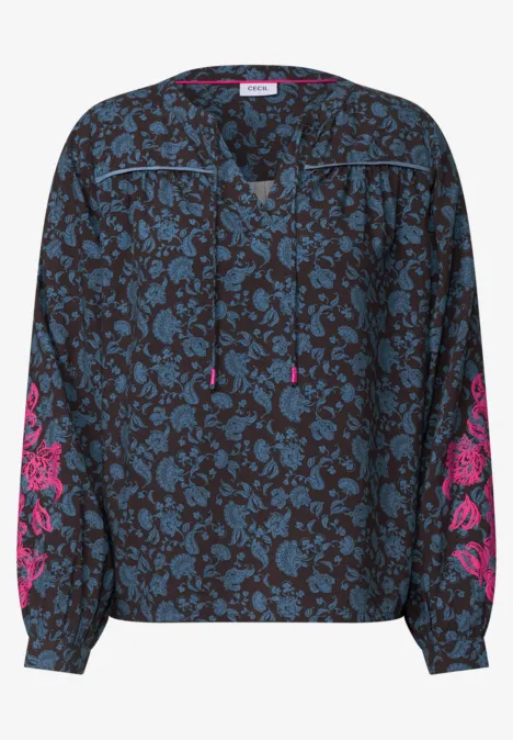 Tuniek met lange mouwen, split in de hals en print truffle brown Donkere blouse met blauw bloemmotief, lange mouwen met roze borduurwerk en V-hals met koord.