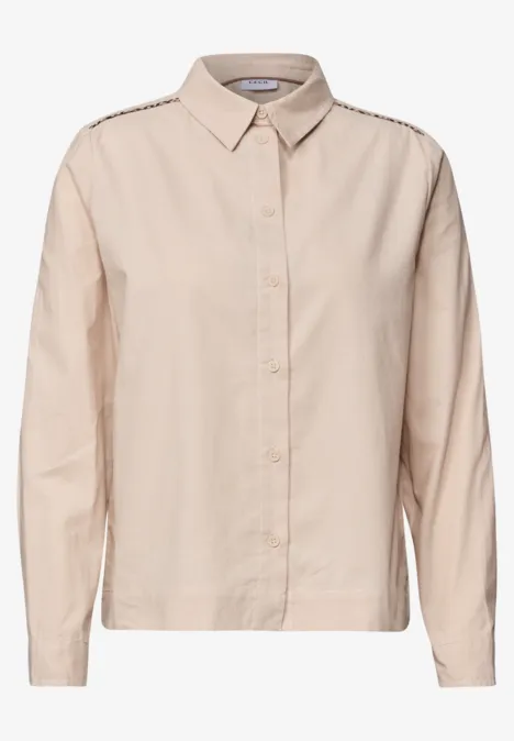 Langarm Hemdbluse aus Cord in Unifarbe cashmere beige Ein schlichtes beige Baumwollhemd mit Knopfleiste und Hemdkragen.