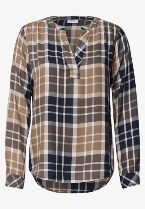 Karierte Bluse in Beige, Blau und Weiß mit langem Arm, V-Ausschnitt und lockerem Schnitt.