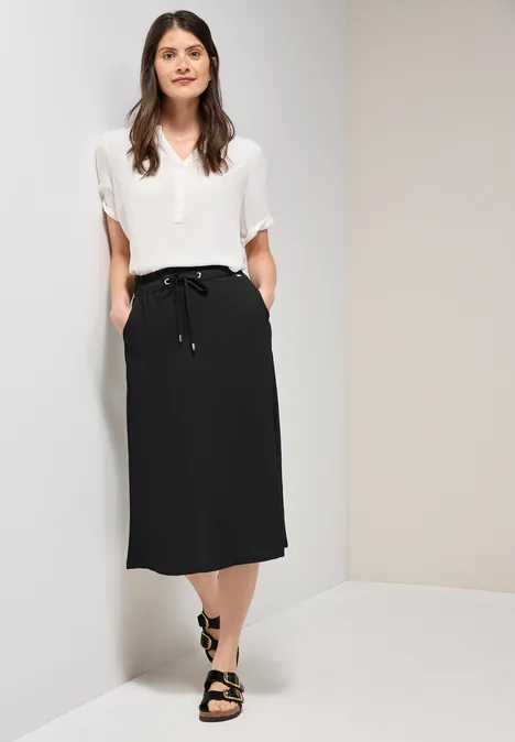 Crepe Rock in A-Linie Black