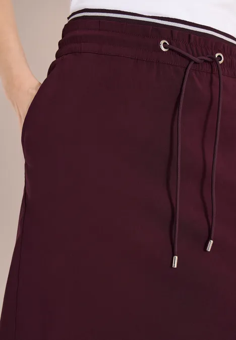 Knielanger Rock mit Streifendetail grape red