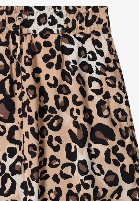 Plissé rok in beige met bruin-zwarte luipaardvlekkenprint.
