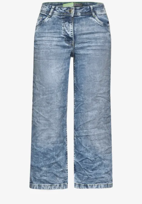 3/4 jeans in loose fit light blue wash 3/4 jeans in loose fit light blue wash