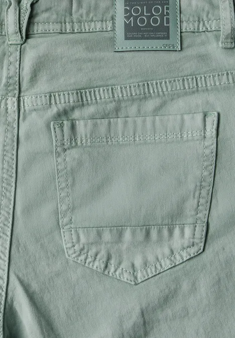 Colored Jeansshorts matcha green