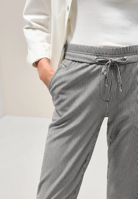 Gestreifte Seersucker Hose dark balmy khaki