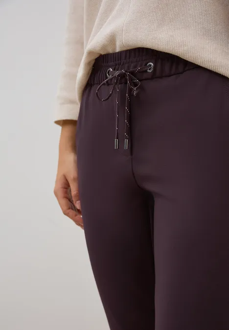 Casual Fit Hose eggplant red