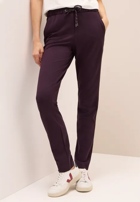 Casual Fit Hose eggplant red