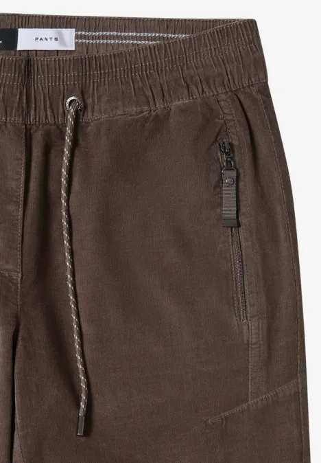 Cordhose im Causal Fit misty taupe
