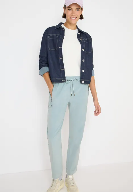 Cordhose im Causal Fit light mint blue